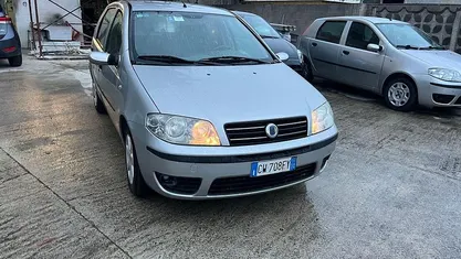 Begagnad Fiat Punto 69 HK (50 kW) 2005 Halvkombi