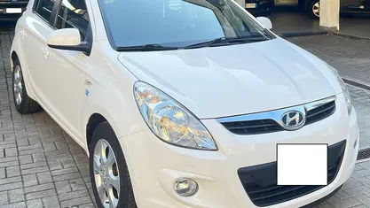 Usata Hyundai i20 Comfort 77 CV (56 kW) 2010 Bianco Utilitaria