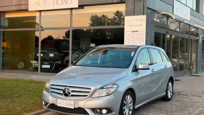 Usata Mercedes B180 Premium 122 CV (89 kW) 2013 Grigio Utilitaria