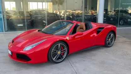 Usata Ferrari 488 670 CV (492 kW) 2017 Rosso Cabrio