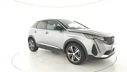 Usata Peugeot 3008 Allure 131 CV (96 kW) 2024 Grigio scuro SUV