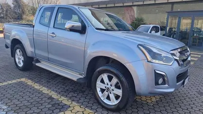 Usata Isuzu D-Max 163 CV (119 kW) 2017 Argento Pick-up
