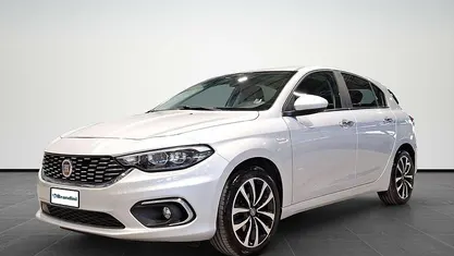 Argento Usata 2021 Fiat Tipo Lounge Tre volumi | 12.617 € (Buon prezzo)