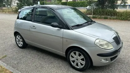 Usata Lancia Ypsilon 60 CV (44 kW) 2006 Grigio Utilitaria