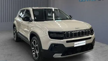 Begagnad Jeep Avenger Altitude 101 HK (74 kW) 2024 Gul SUV