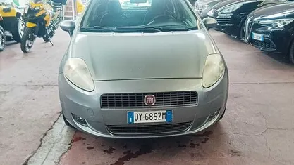 Usata Fiat Grande Punto 65 CV (47 kW) 2009 Gray Utilitaria