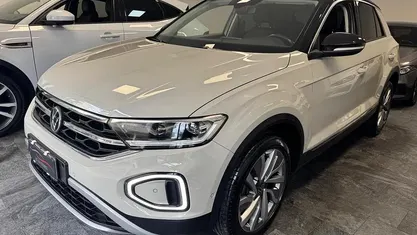 Usata VW T-Roc R-line 116 CV (85 kW) 2022 Beige SUV