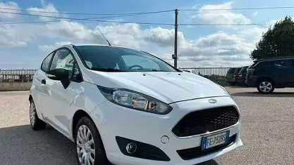 Usata Ford Fiesta 95 CV (69 kW) 2016 Bianco Utilitaria