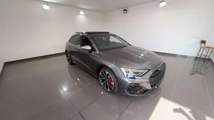 Grigio daytona Nuova 2025 Audi S3 Comfort Tre volumi | 52.990 € (Buon prezzo)