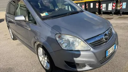 Usata Opel Zafira Cosmo 140 CV (102 kW) 2008 Grigio Monovolume
