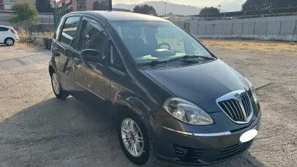 Usata Lancia Musa 95 CV (69 kW) 2012 Grigio Monovolume