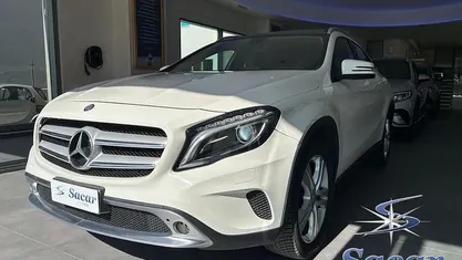 Usata Mercedes GLA200 136 CV (100 kW) 2016 Bianco SUV