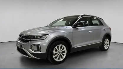 Usata VW T-Roc Style 150 CV (110 kW) 2022 Grigio / pastello SUV