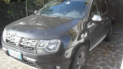 Nero Usata 2016 Dacia Duster Lauréate SUV | 8500 € (Buon prezzo)