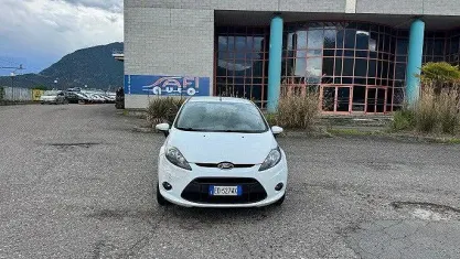 Usata Ford Fiesta 68 CV (50 kW) 2010 Bianco Berlina