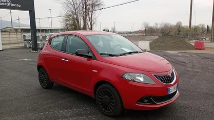Usata Lancia Ypsilon Silver 70 CV (51 kW) 2022 Rosso Utilitaria
