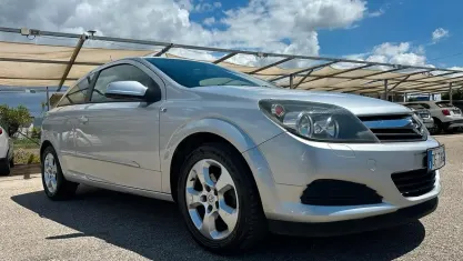 Usata Opel Astra GTC 110 CV (80 kW) 2007 Grigio Berlina