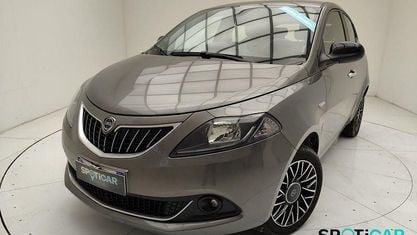 Käytetty Lancia Ypsilon S 70 HP (51 kW) 2024 Harmaa Viistoperä