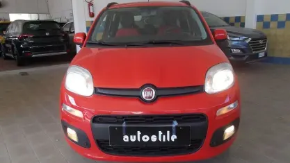 Usata Fiat Panda Lounge 69 CV (50 kW) 2019 Rosso Utilitaria