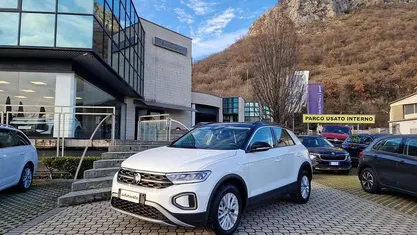Usata VW T-Roc Life 110 CV (80 kW) 2022 Bianco SUV