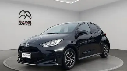 Usata Toyota Yaris Hybrid Lounge 116 CV (85 kW) 2021 Nero / black Berlina