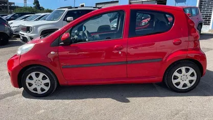 Usata Peugeot 107 68 CV (50 kW) 2010 Rosso Utilitaria