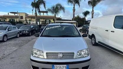 Grigia Usata 2010 Fiat Punto Active Tre volumi | 3500 € (Buon prezzo)