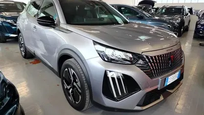 Usata Peugeot 2008 Allure 101 CV (74 kW) 2025 SUV