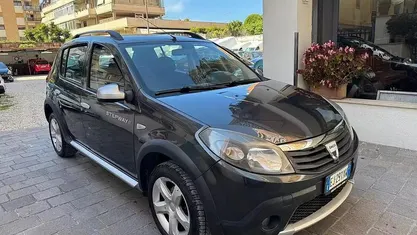 Usata Dacia Sandero Stepway 85 CV (62 kW) 2011 Utilitaria