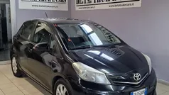 Nero Usata 2013 Toyota Yaris Lounge Tre volumi | 5200 € (Buon prezzo)