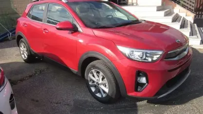 Nuova Kia Stonic 77 CV (56 kW) 2025 Giallo SUV