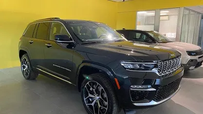 Marrone Nuova 2025 Jeep Grand Cherokee Summit SUV | 82.900 € (Ottimo prezzo)