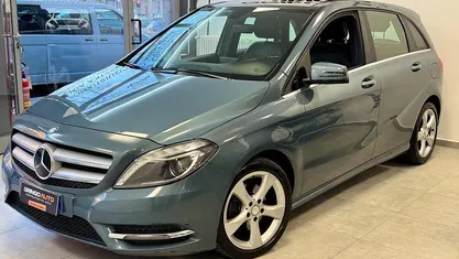 Usata Mercedes B200 Premium 156 CV (114 kW) 2013 Verde Monovolume