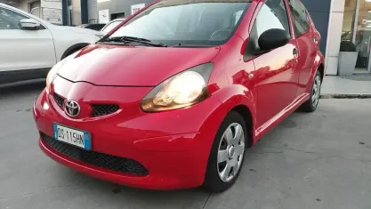 Usata Toyota Aygo 68 CV (50 kW) 2008 Rosso Utilitaria