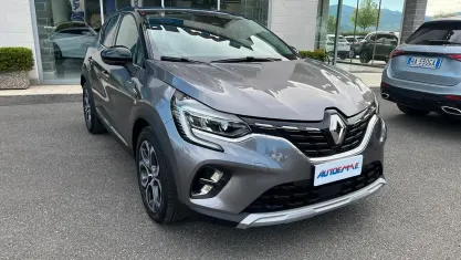 Begagnad Renault Captur Techno 101 HK (74 kW) 2023 Grå SUV