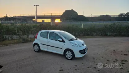 Usata Peugeot 107 68 CV (50 kW) 2010 Bianco Utilitaria