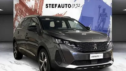 Usata Peugeot 5008 Allure 131 CV (96 kW) 2024 Gris platinum SUV
