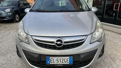 Usata 2012 Opel Corsa Coupé | 4400 € (Buon prezzo)