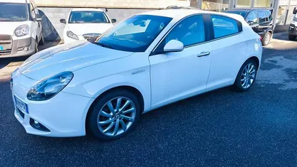Begagnad Alfa Romeo Giulietta Distinctive 120 HK (88 kW) 2016 Vit Sedan