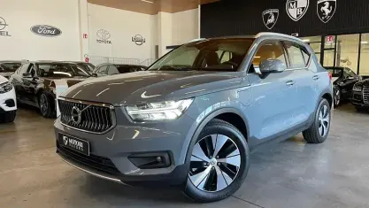 Usata Volvo XC40 Momentum 179 CV (131 kW) 2020 Grigio SUV
