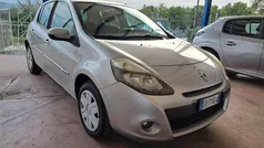 Argento Usata 2010 Renault Clio II Tre volumi | 4700 € (Buon prezzo)