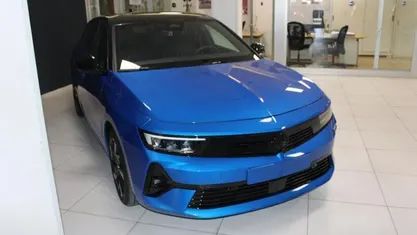 Blu/azzurro Usata 2023 Opel Astra GS Line Tre volumi | 26.900 € (Cara)