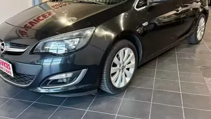 Usata Opel Astra 120 CV (88 kW) 2013 Nero Berlina