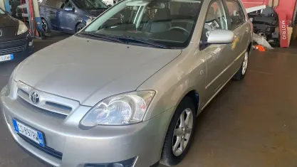Usata Toyota Corolla Sol 97 CV (71 kW) 2004 Grigio Berlina