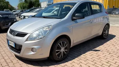 Usata Hyundai i20 Comfort 78 CV (57 kW) 2009 Grigio Utilitaria