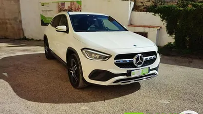 Usata Mercedes GLA200 150 CV (110 kW) 2022 Bianco SUV