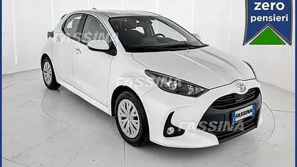 Usata Toyota Yaris Active 72 CV (52 kW) 2023 Bianco Utilitaria