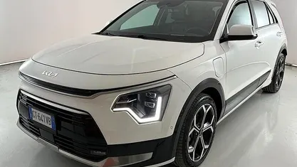 Bianco Usata 2024 Kia Niro Premium SUV | 27.900 € (Buon prezzo)