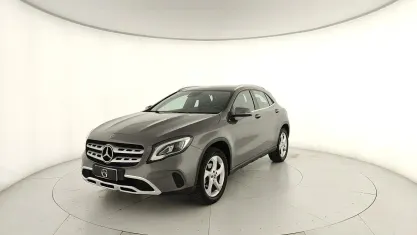 Usata Mercedes GLA200 156 CV (114 kW) 2019 Grigio SUV