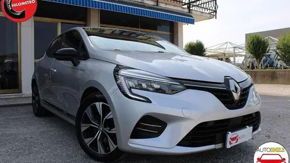 Grigio Usata 2023 Renault Clio V Evolution Tre volumi | 13.790 € (Buon prezzo)